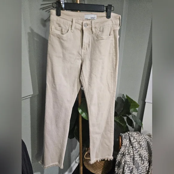 VERVET Winter White Mid Rise Crop Frayed Hem Straight Jeans. Size 25 - Picture 9 of 16